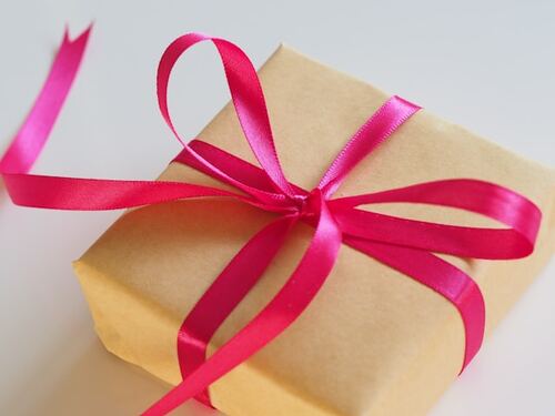 Surprise Your Beloved This Anniversary: 7 Gift Ideas That Can Help